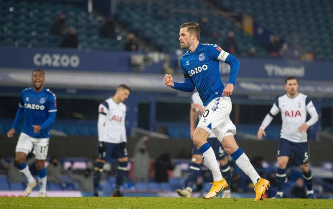 並強調了 並強調了